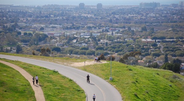 The Magnificent Baldwin Hills Trail In Southern California That Will Lead You To A Scenic Overlook