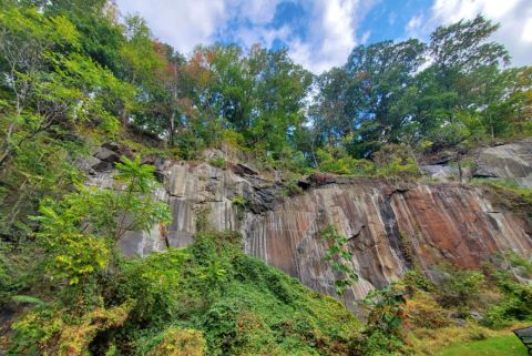 Alapocas Woods Trail In Delaware Is Full Of Awe-Inspiring Rock Formations