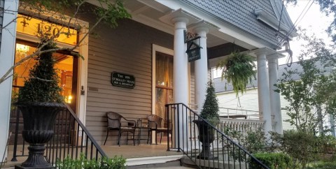 This 125-Year-Old New Orleans Bed & Breakfast Offers Stunning Vintage Decor To Guests