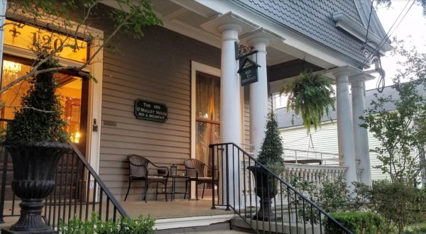 This 125-Year-Old New Orleans Bed & Breakfast Offers Stunning Vintage Decor To Guests