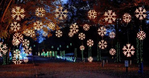 The Dancing Lights Of Christmas Is One Of Tennessee's Biggest, Brightest, And Most Dazzling Drive-Thru Light Displays