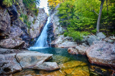 The Short, Easy Hike To New Hampshire's Gorgeous Glen Ellis Falls Is A Must-Do