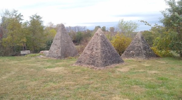 The Great Pyramids Are Not Something You’d Expect To Find In An Iowa Cemetery