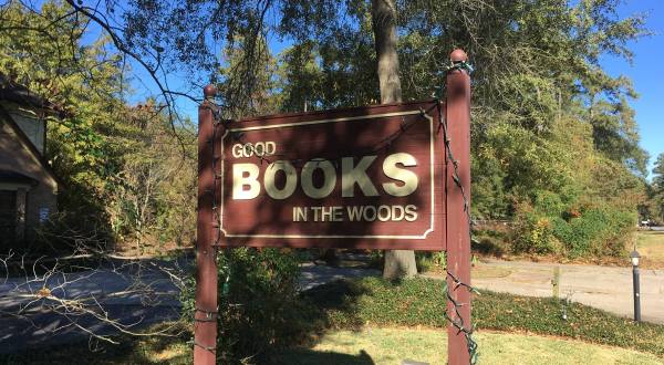 This Two-Story Bookstore In Texas, Good Books In The Woods, Is Like Something From A Dream