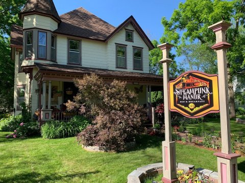 There’s A Steampunk Themed Bed And Breakfast In The Middle Of Nowhere In Wisconsin You’ll Absolutely Love