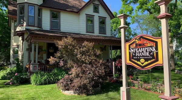 There’s A Steampunk Themed Bed And Breakfast In The Middle Of Nowhere In Wisconsin You’ll Absolutely Love