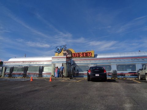 The 50s Diner In West Virginia Where You’ll Find All Sorts Of Throwback Eats