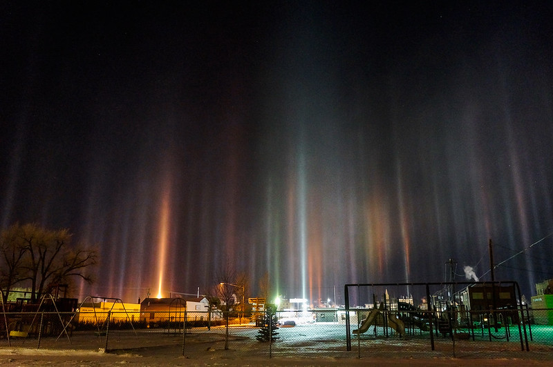 Photographer captures amazing 'light pillars' phenomenon in North