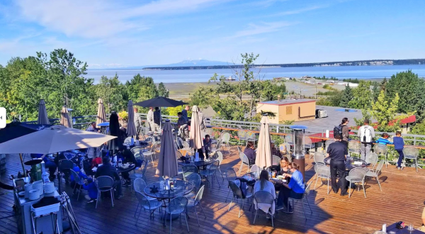The Largest Restaurant In Alaska Has Multiple Dining Areas And An Unforgettable Menu