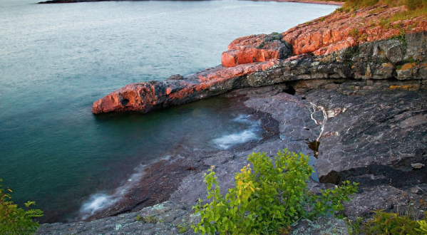 The Little-Known Cove In Minnesota You Can Only Reach By Hiking This 1-Mile Trail