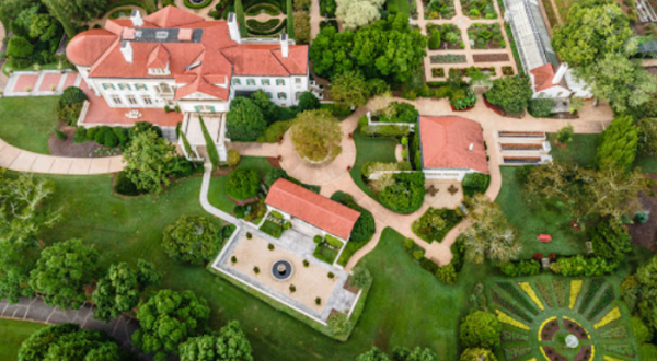 The Historic Pre-War Estate In Georgia Has A Garden Like You Wouldn’t Believe