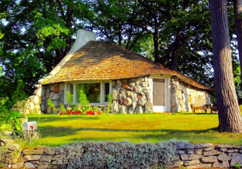 There’s A Hobbit House For Rent In Michigan And It’s The Perfect Little Hideout