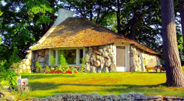 There’s A Hobbit House For Rent In Michigan And It’s The Perfect Little Hideout