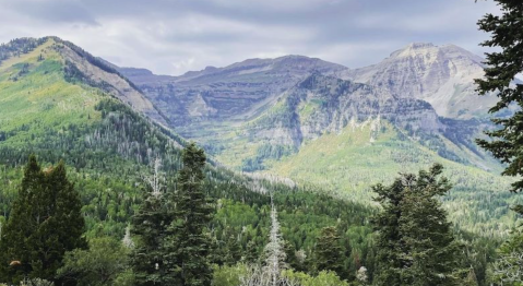 This 4-Mile Hike In Utah Is Absolutely Stunning Any Time Of The Year