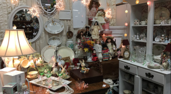 Discover A Treasure Trove Of Antiques At Aardvark Antique Mall In Nebraska