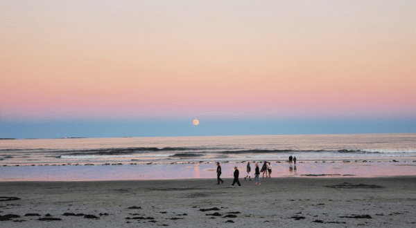 Watch The Sunrise At Jenness Beach, A Dog-Friendly Beach In New Hampshire