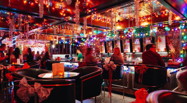 The Secret Door That Takes You To The Best Little Pop-Up Holiday Bar In Arkansas