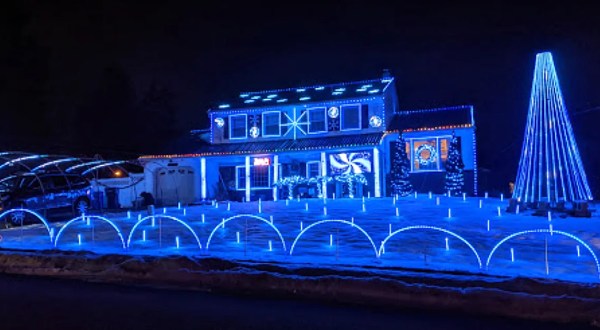 This Small Town Home In New Jersey Gets All Decked Out For Christmas Each Year