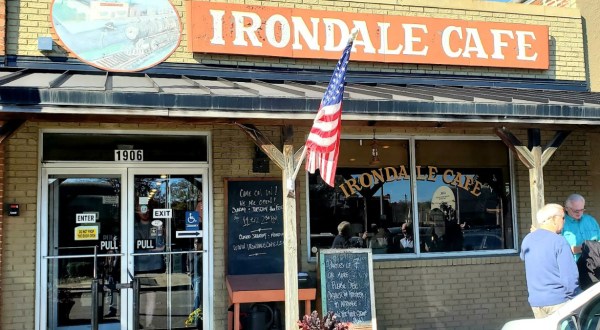 The One-Of-A-Kind Irondale Cafe In Alabama Serves Up Fresh Homemade Pie To Die For