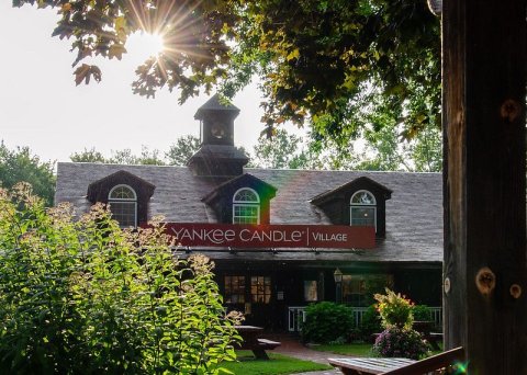 The Largest Candle Store In Massachusetts Has More Than 200,000 Candles