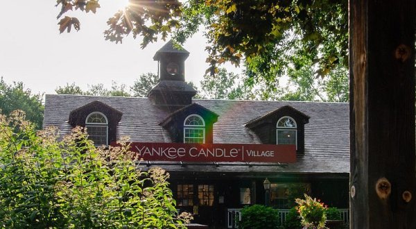 The Largest Candle Store In Massachusetts Has More Than 200,000 Candles