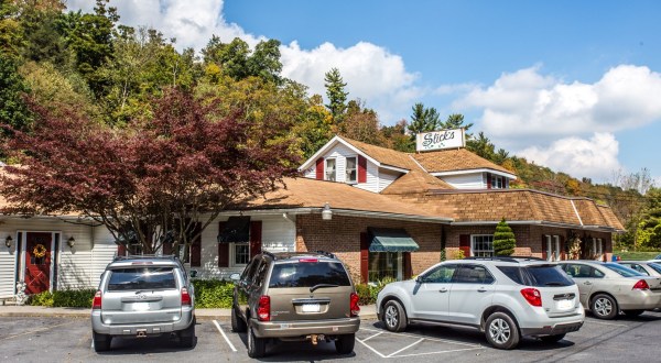 This Quaint Restaurant In Pennsylvania Has 5 Dining Rooms And An Unforgettable Menu