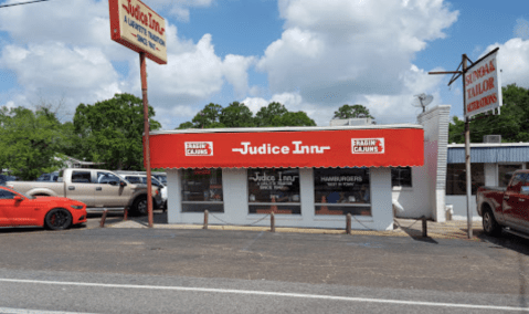 The Burgers From Judice Inn In Louisiana Are So Good That The Recipe Hasn’t Changed Since 1947