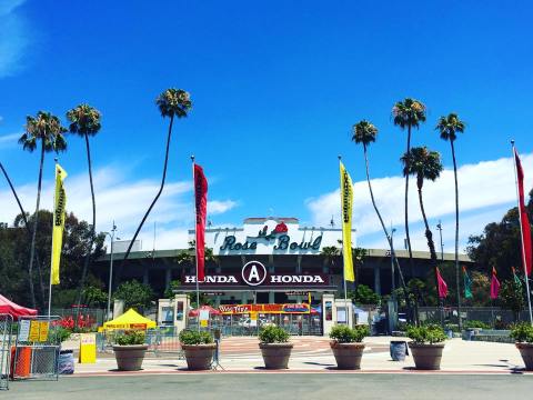 This Southern California Flea Market At Rose Bowl Stadium Has Over 2,500 Merchants On-Site