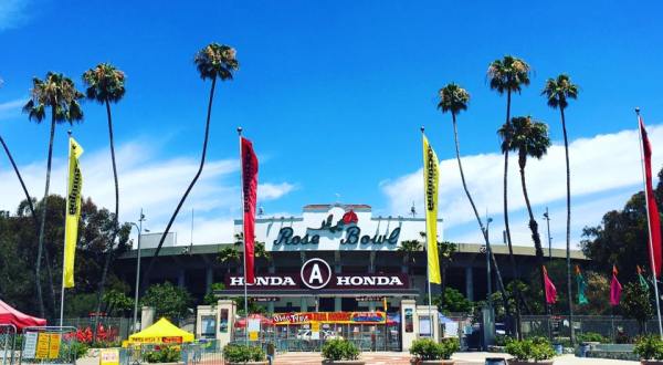 This Southern California Flea Market At Rose Bowl Stadium Has Over 2,500 Merchants On-Site