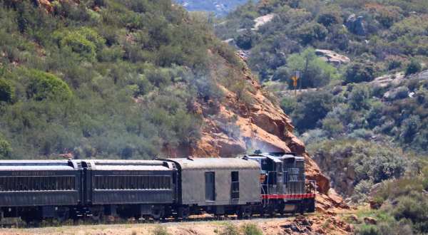 The Scenic Train Ride In Southern California That Runs Year-Round