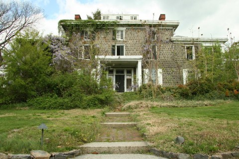A Mansion Was Built And Left To Decay In The Middle Of Delaware's Largest City