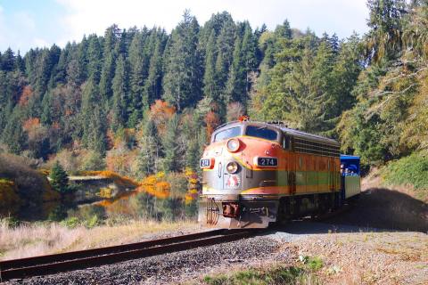 The Scenic Train Ride In Oregon That Runs Year-Round