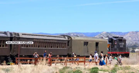 The Scenic Train Ride In Southern California That Runs Year-Round