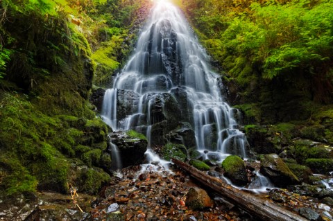 Hiking The Wahkeena Falls Trail In Oregon Is Like Entering A Fairy Tale