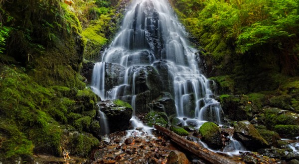 Hiking The Wahkeena Falls Trail In Oregon Is Like Entering A Fairy Tale