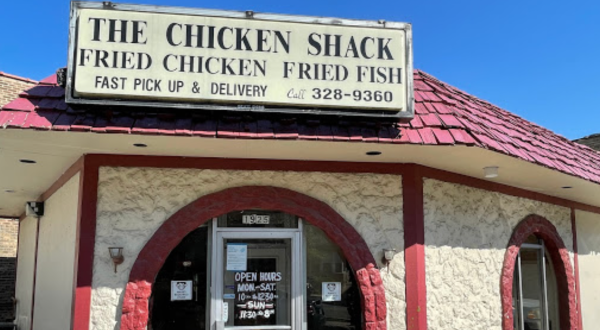 The Beloved Hole-In-The-Wall That Serves The Arguably Best Fried Chicken In All Of Illinois