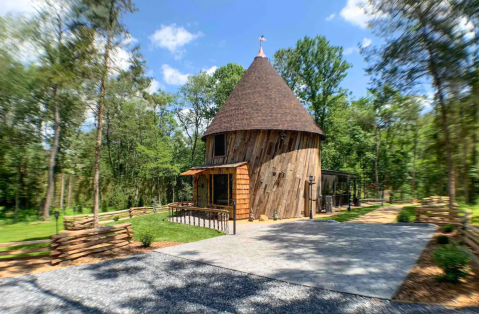 Spend The Night In An Airbnb That's Inside A Hobbit House Right Here In Virginia