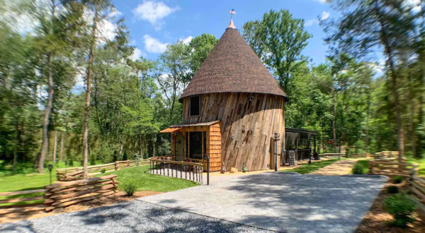 Spend The Night In An Airbnb That’s Inside A Hobbit House Right Here In Virginia
