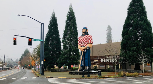 Here’s The Story Behind The Massive Paul Bunyan Statue In Oregon