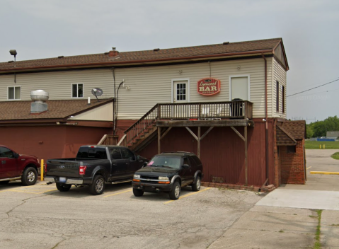 Eat Endless Fish And Chicken Dinners At This Rustic Restaurant In Michigan