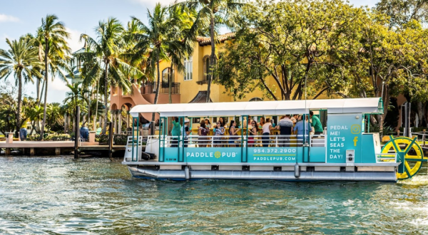 The Paddle Pub Boat In Florida Is The Perfect Way To Spend A Day In The Sun