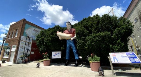 Here’s The Story Behind The Massive Paul Bunyan Statue In Illinois