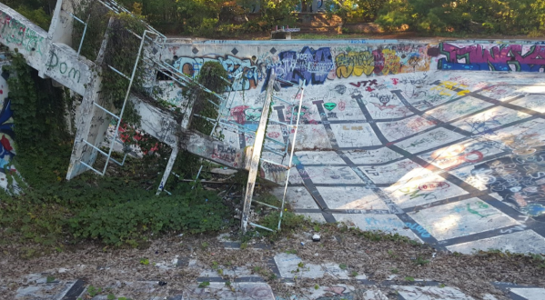 An Amusement Park Was Built And Left To Decay In The Middle Of Nowhere In South Carolina