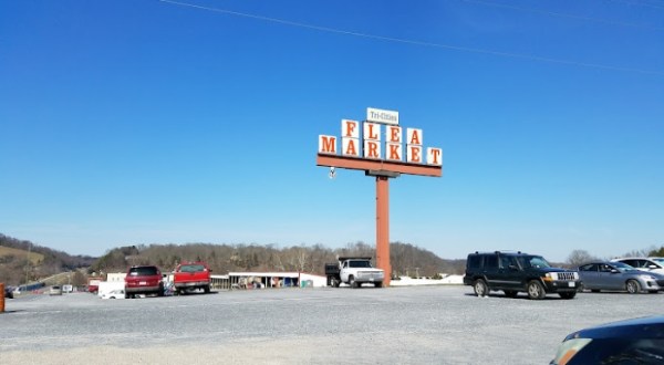 This Tennessee Flea Market Covers 30 Acres With Over 1,000 Merchants On-Site