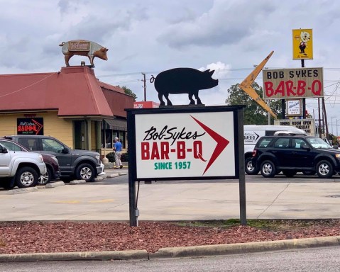 This BBQ Hot Spot In Alabama Has Been Serving Up Some Of The Best Southern Eats Since 1957