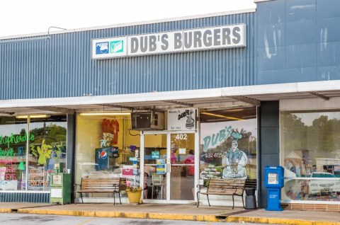 The Hamburgers From Dub's Burgers In Alabama Are So Good That The Recipe Hasn’t Changed Since The 1960s