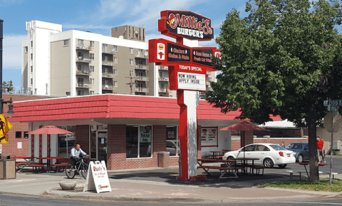 The Roadside Hamburger Hut In Utah That Shouldn’t Be Passed Up