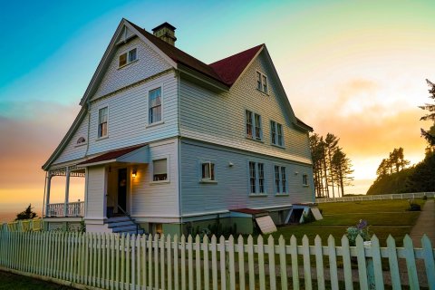 Spend The Night At One Of Oregon's Most Iconic Lighthouses At This Incredible B&B