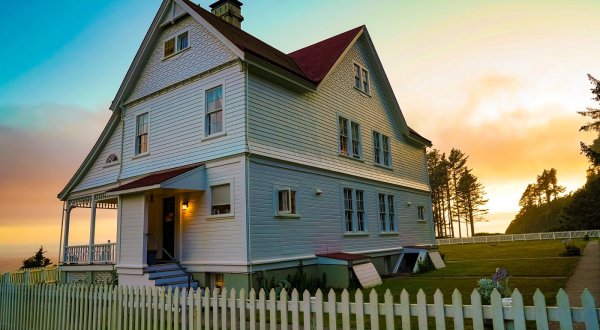 Spend The Night At One Of Oregon’s Most Iconic Lighthouses At This Incredible B&B