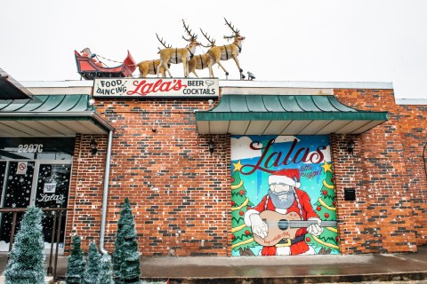There’s A Christmas-Themed Pub In Texas, And It’s Enchanting